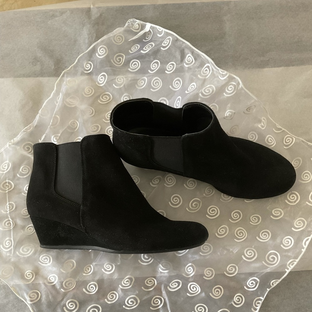 NINE WEST SUEDE BOOTIES 9 1/2